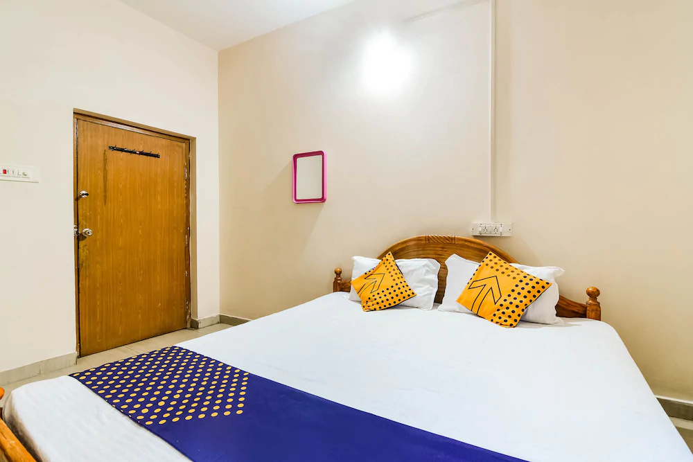 Hindustan Hotel & Lodging by OYO Rooms