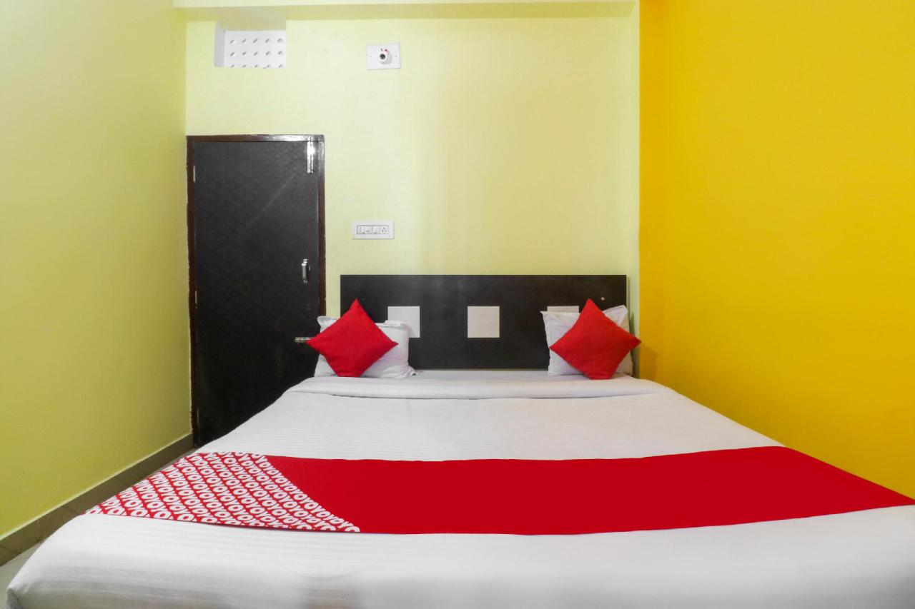 Blue Moon International by OYO Rooms