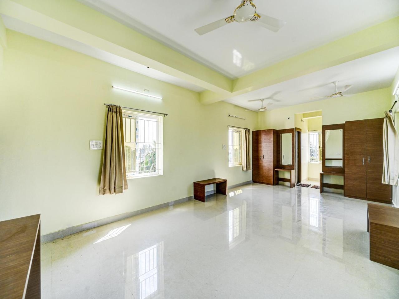 Capital O 86823 Hotel Subhadarsan