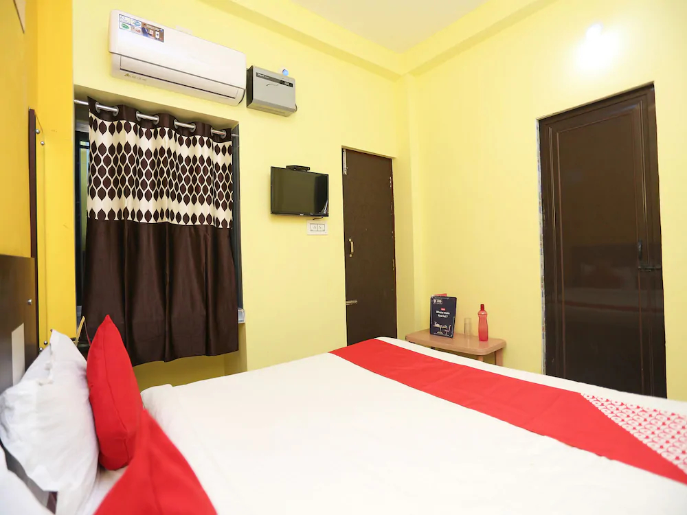 Hotel Blue Moon By OYO Rooms