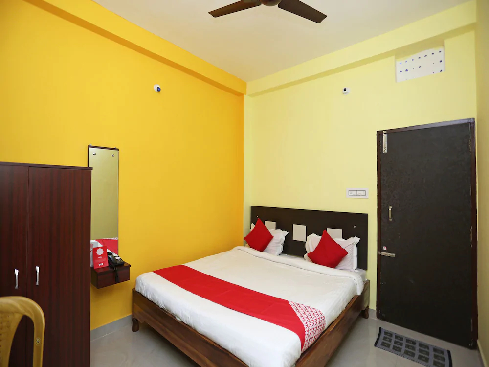 Hotel Blue Moon By OYO Rooms