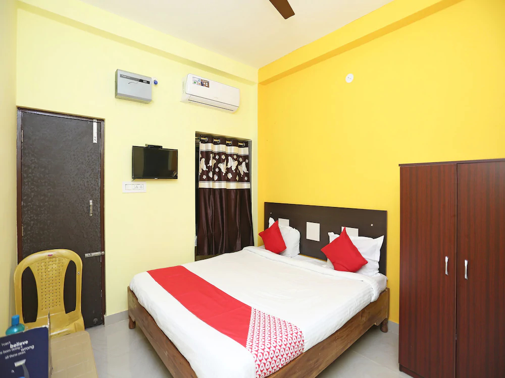 Hotel Blue Moon By OYO Rooms