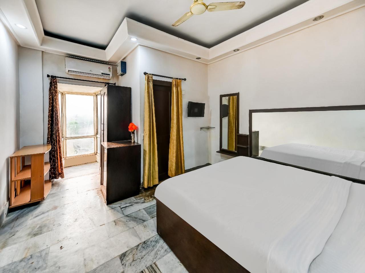 Hotel The Royal by Oyo Rooms