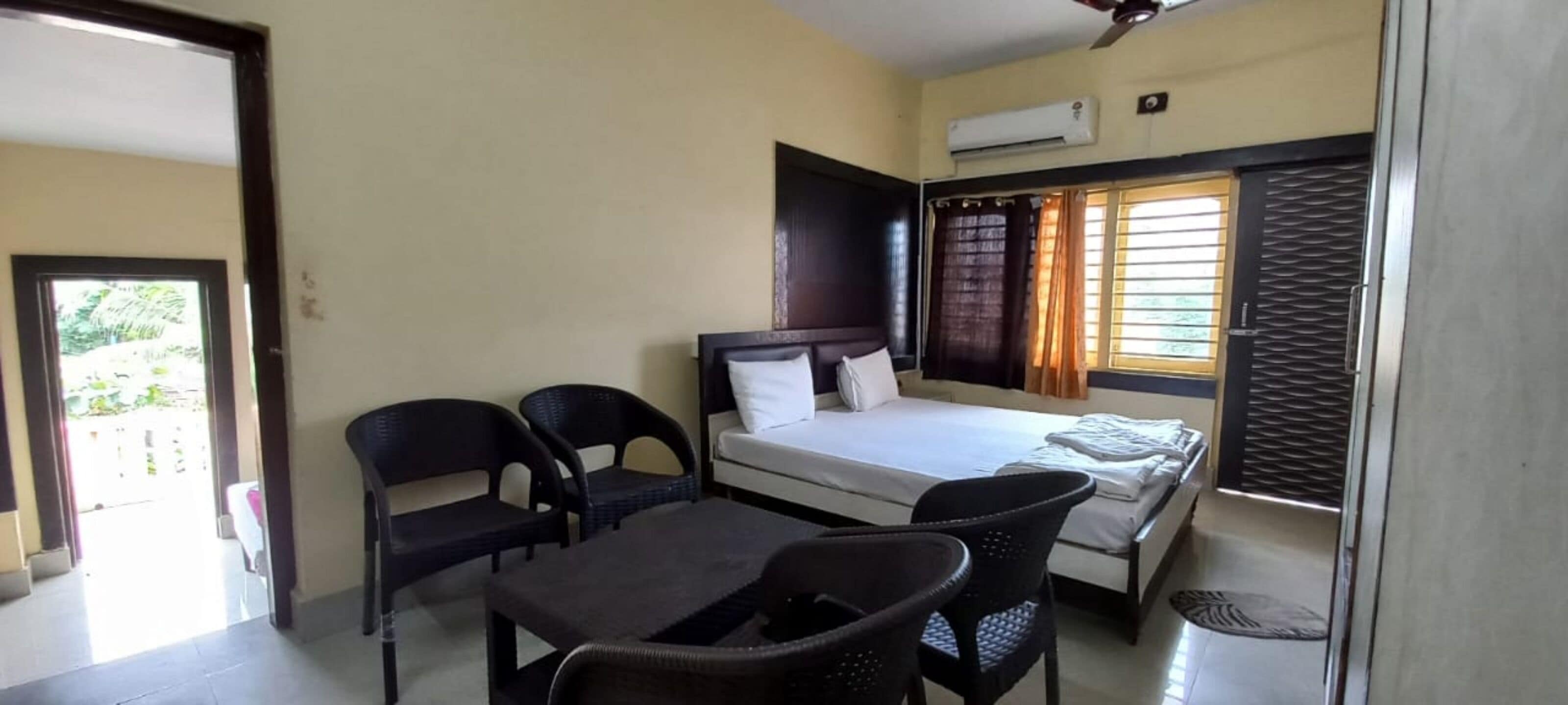 Moon CT Road Puri by Goroomgo