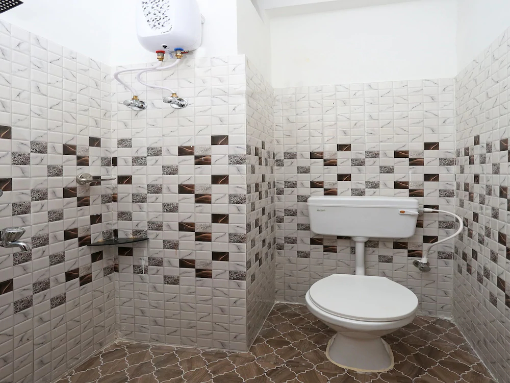 N J Residency by OYO Rooms