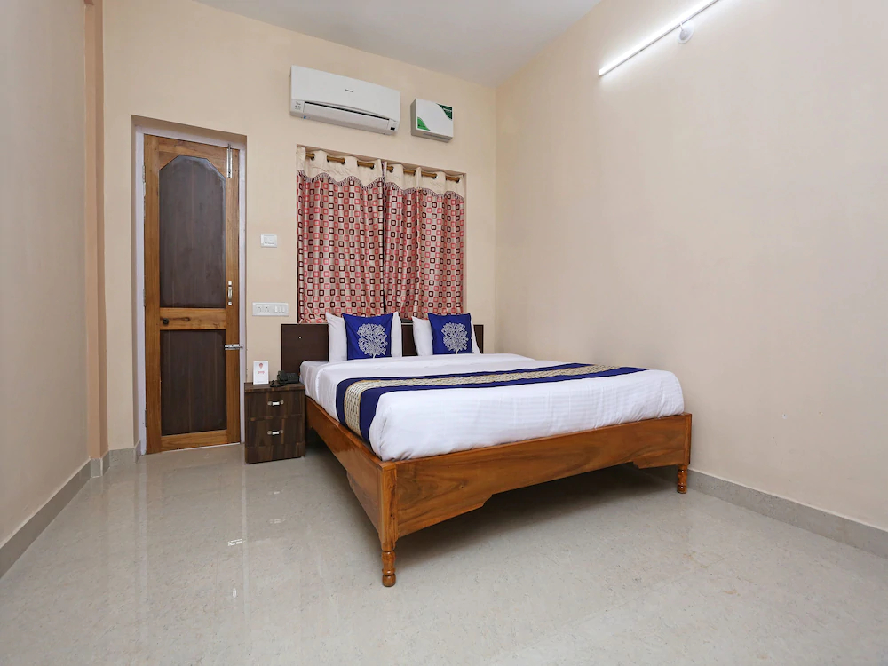 N J Residency by OYO Rooms
