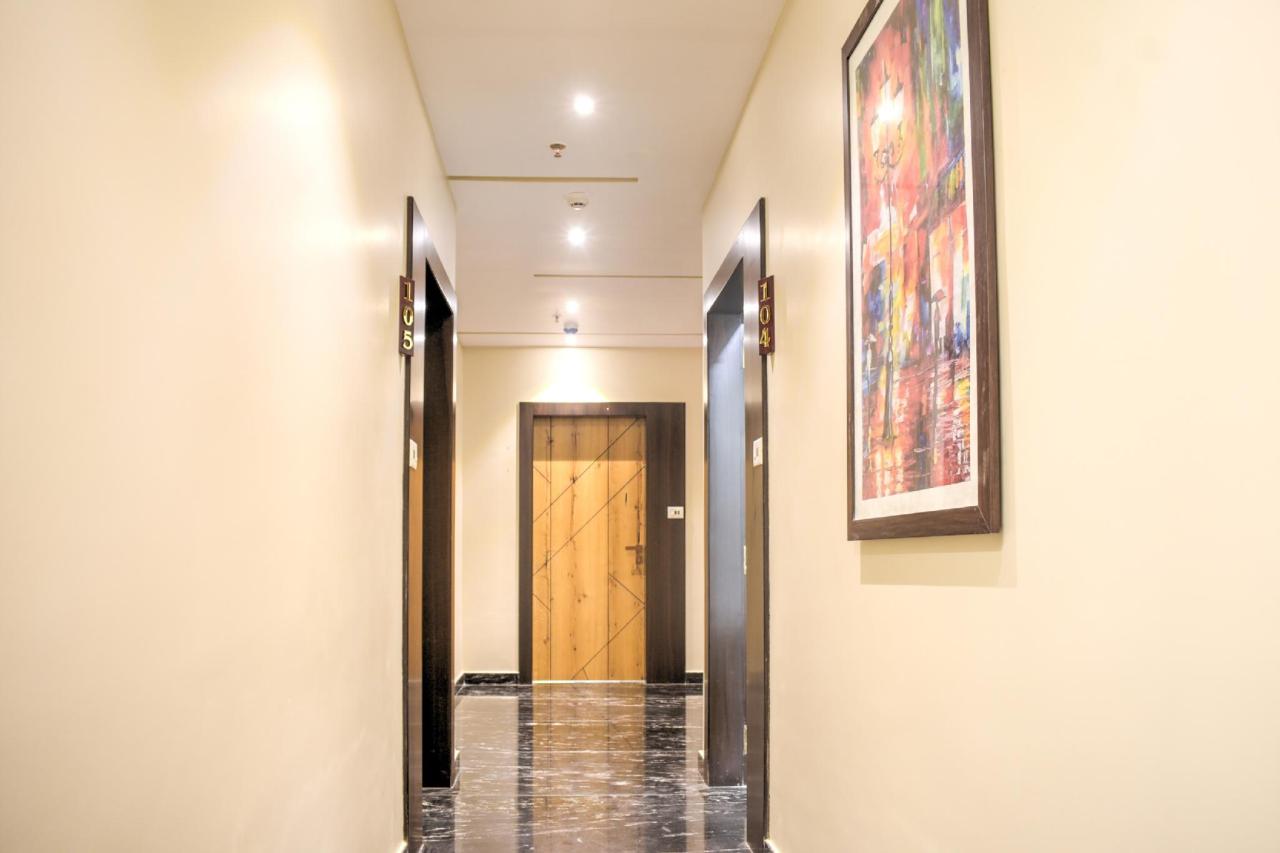 Royal Crown by OYO Rooms