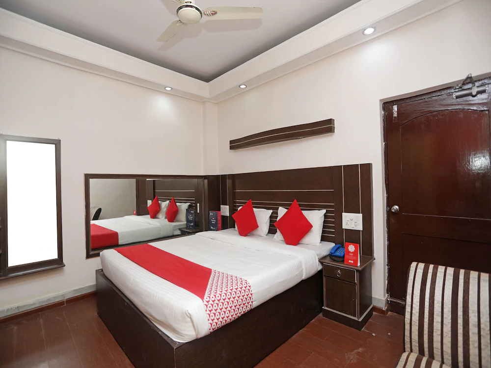 Royal Villa by OYO Rooms