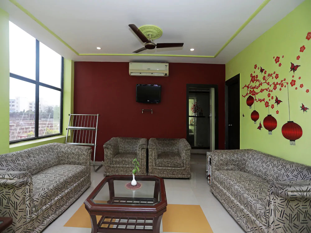 Royal Villa by OYO Rooms