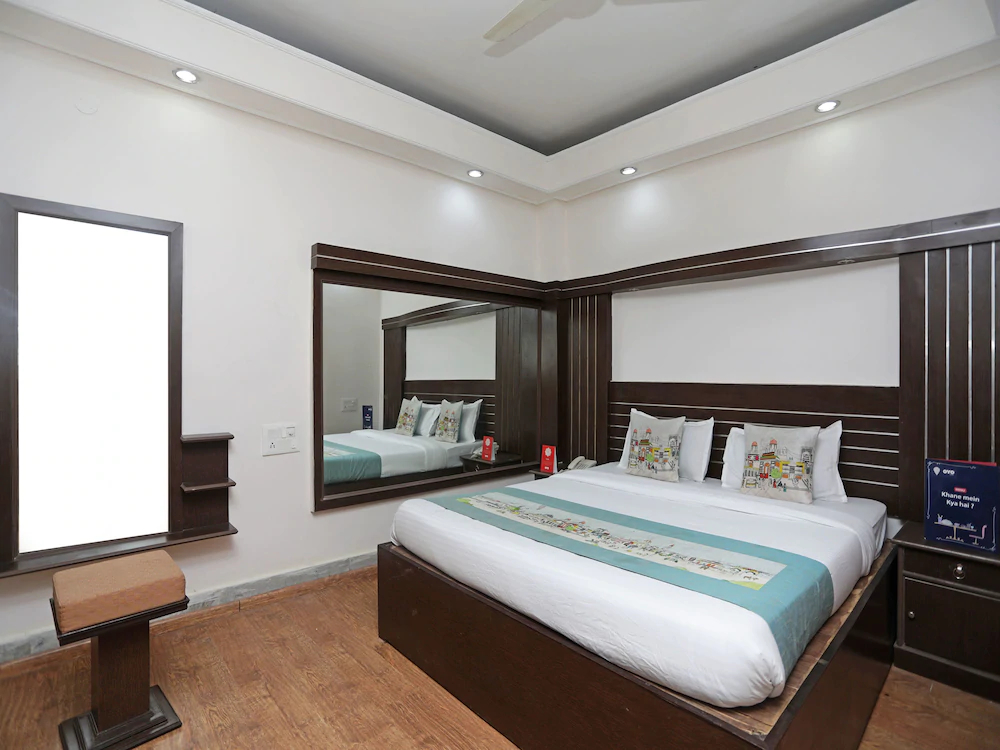 Royal Villa by OYO Rooms