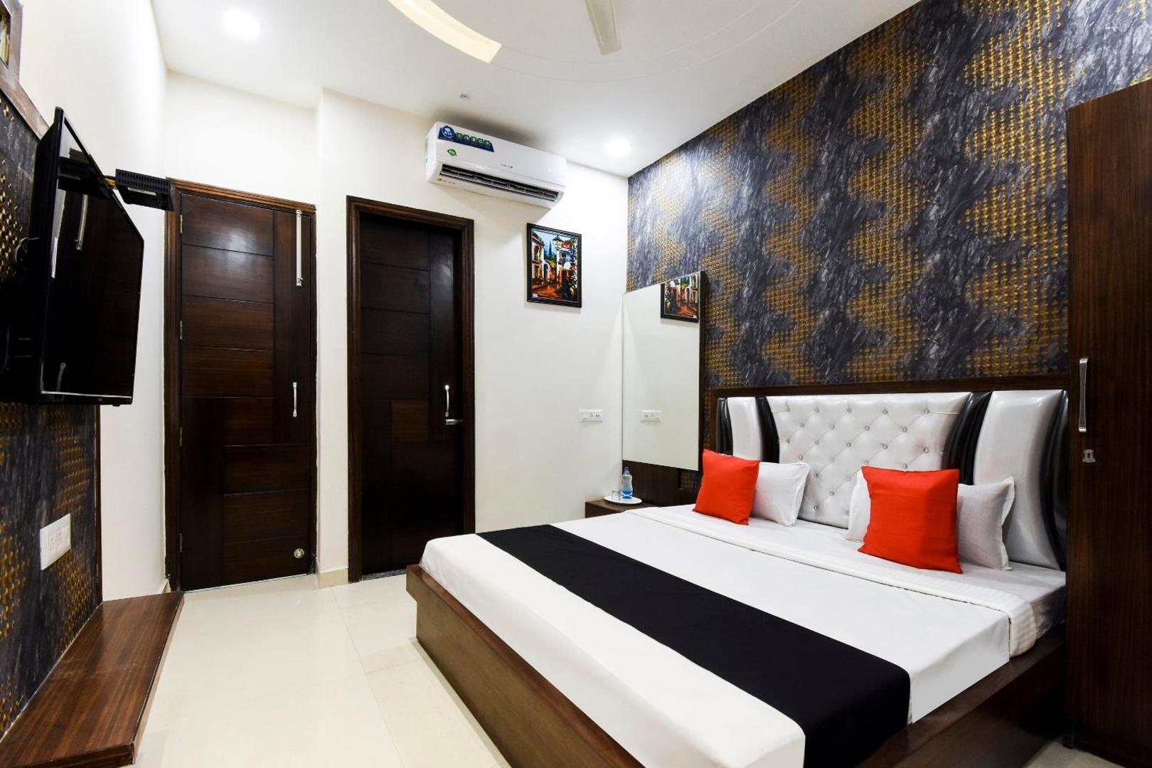 Hotel Avera by OYO Rooms