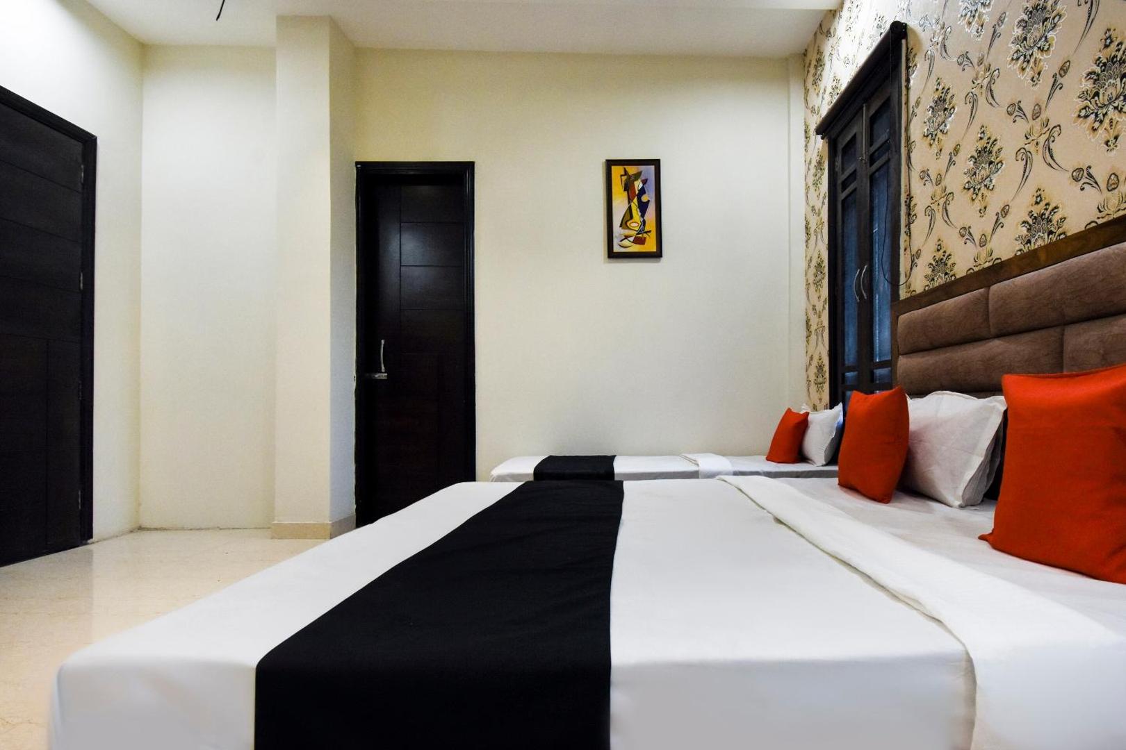Hotel Avera by OYO Rooms