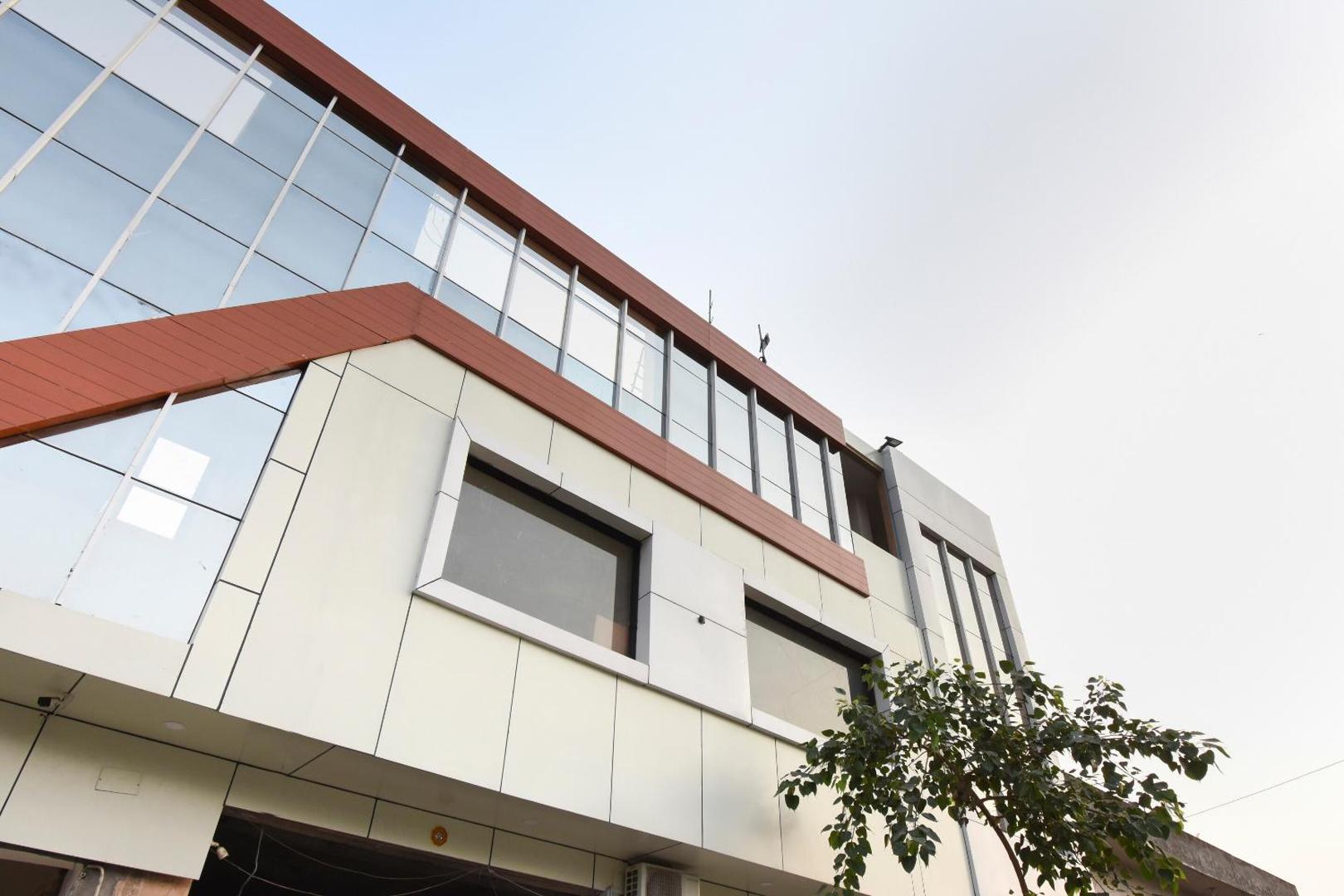 Hotel Avera by OYO Rooms