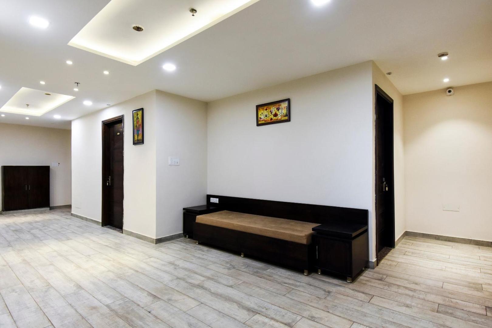Hotel Avera by OYO Rooms