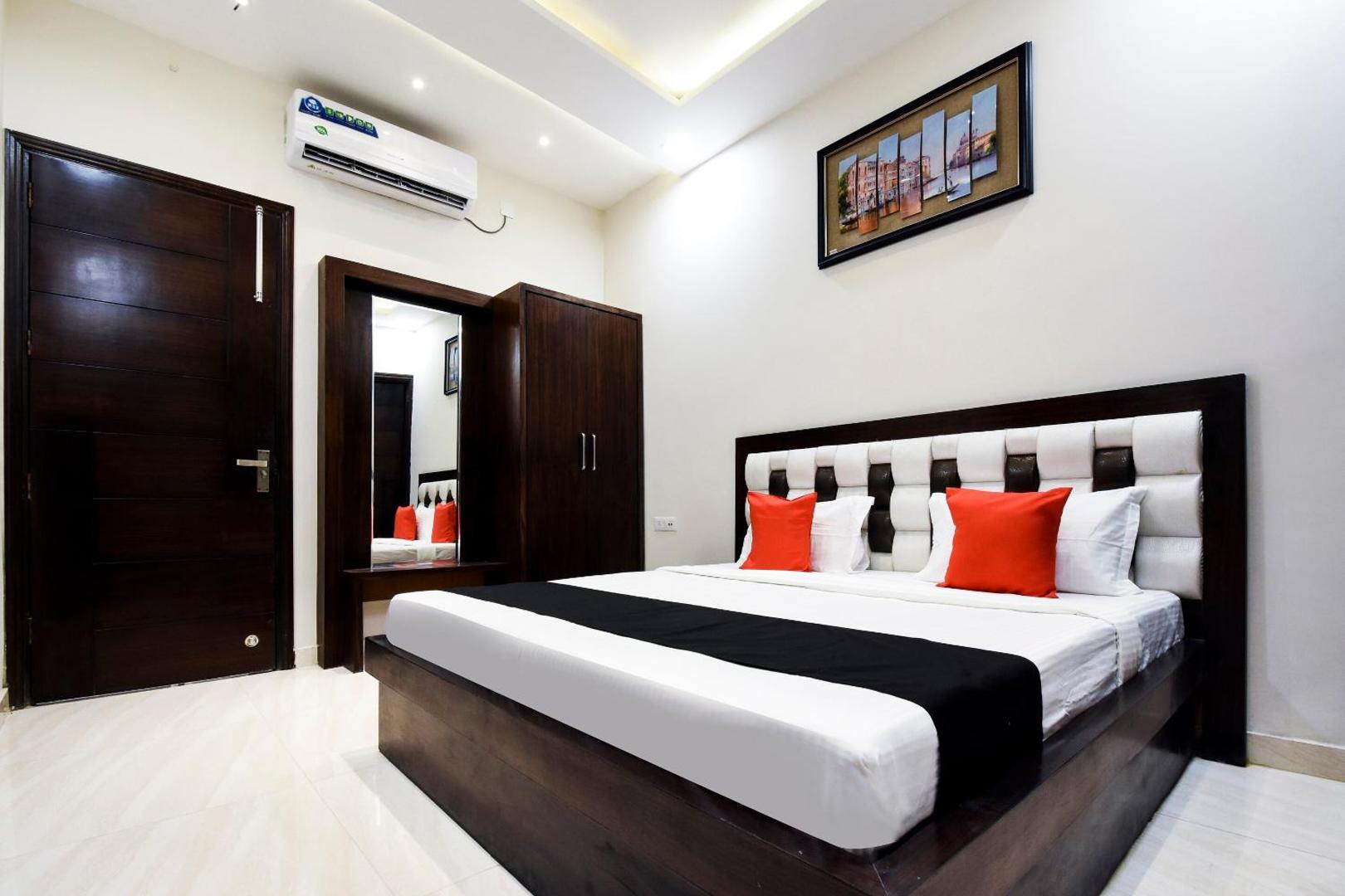 Hotel Avera by OYO Rooms