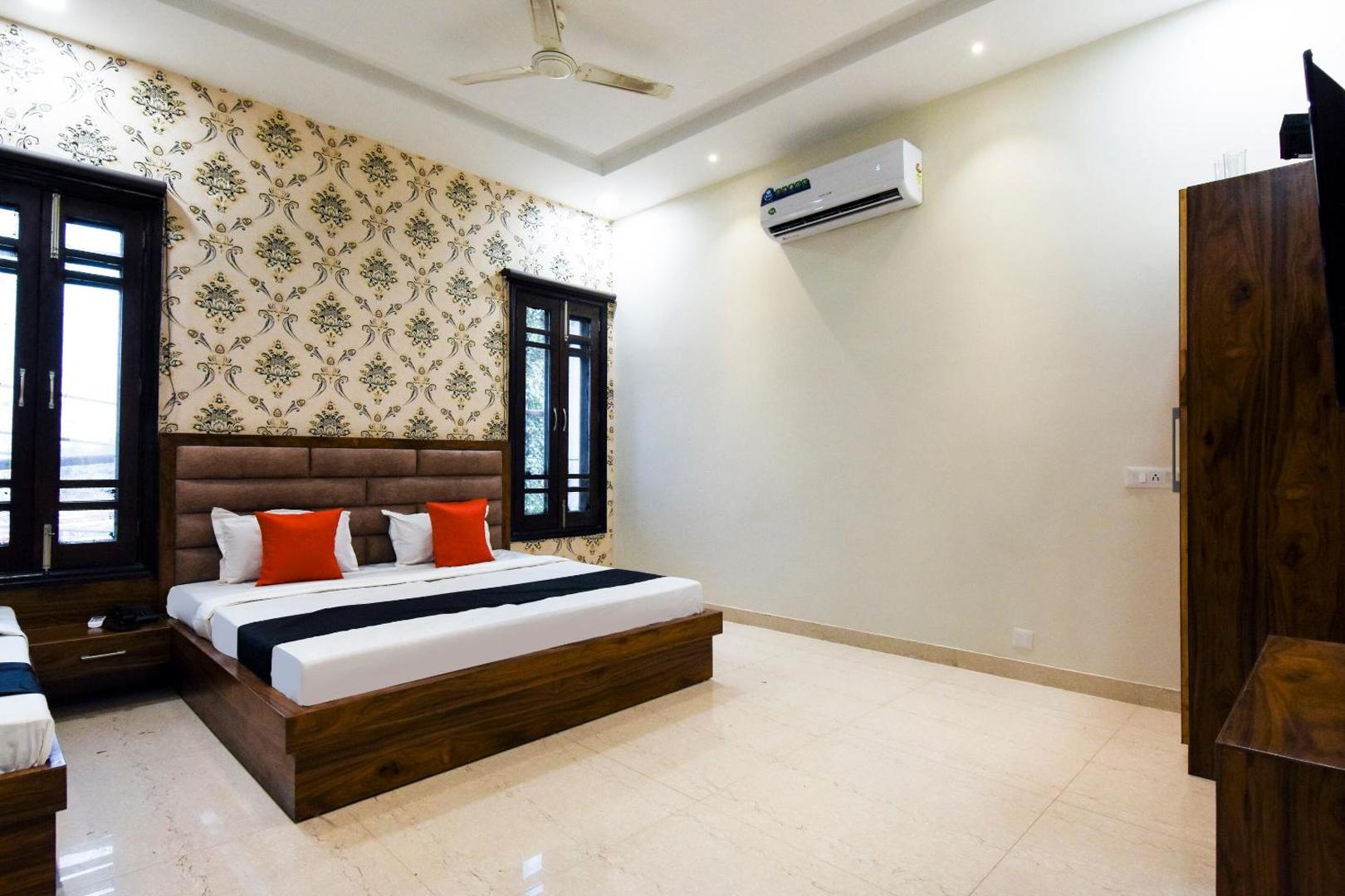 Hotel Avera by OYO Rooms