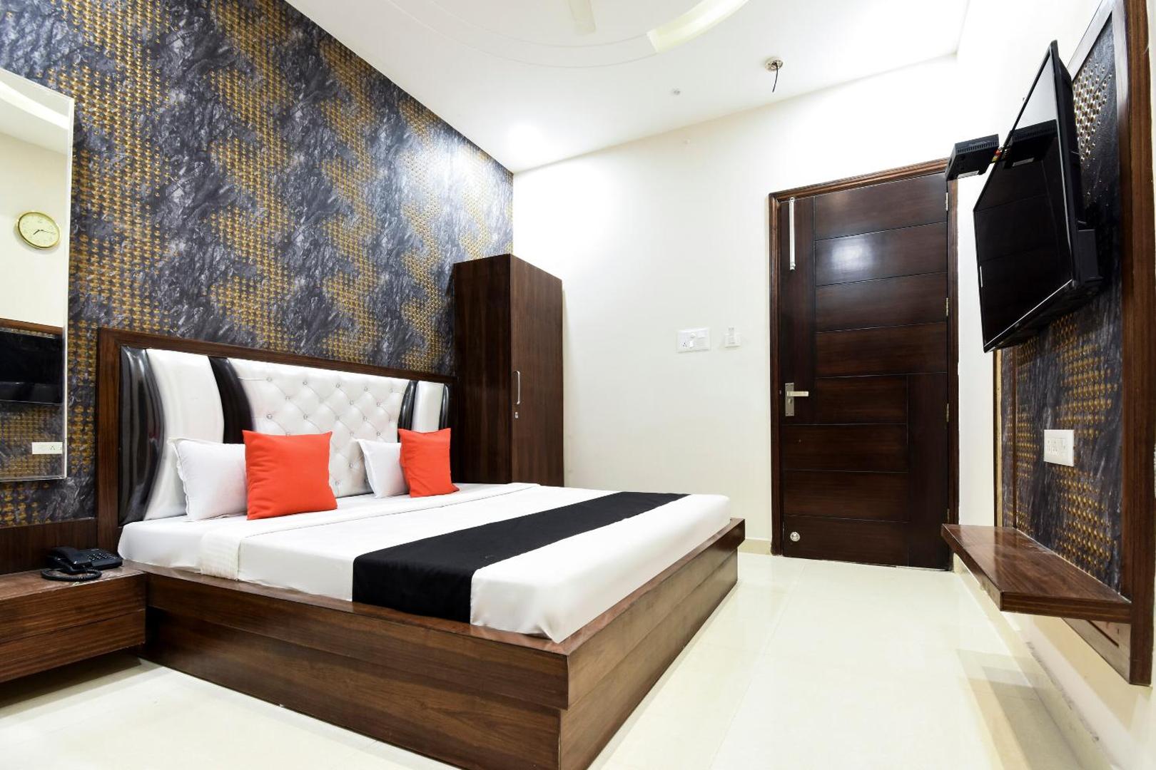 Hotel Avera by OYO Rooms
