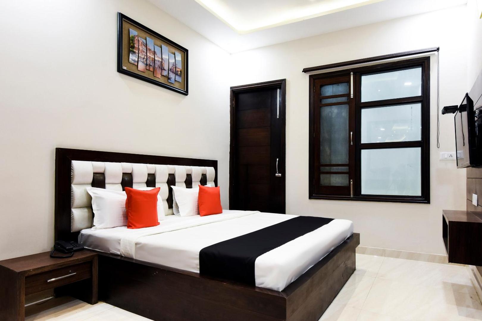 Hotel Avera by OYO Rooms