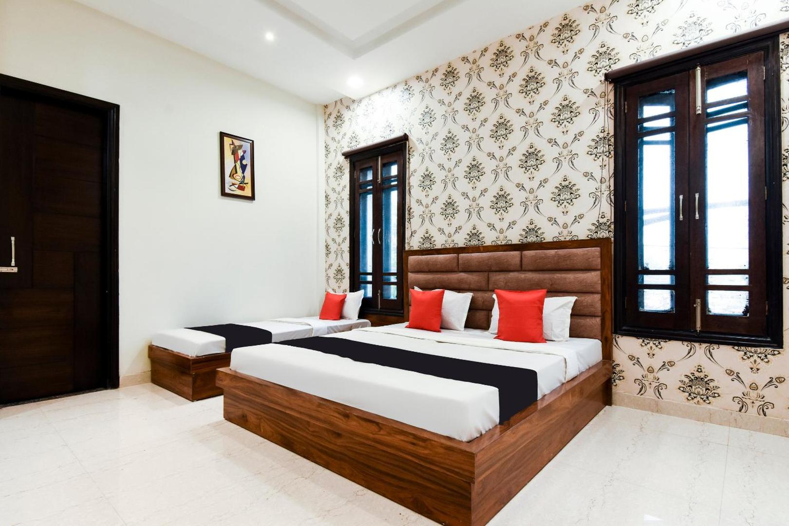 Hotel Avera by OYO Rooms