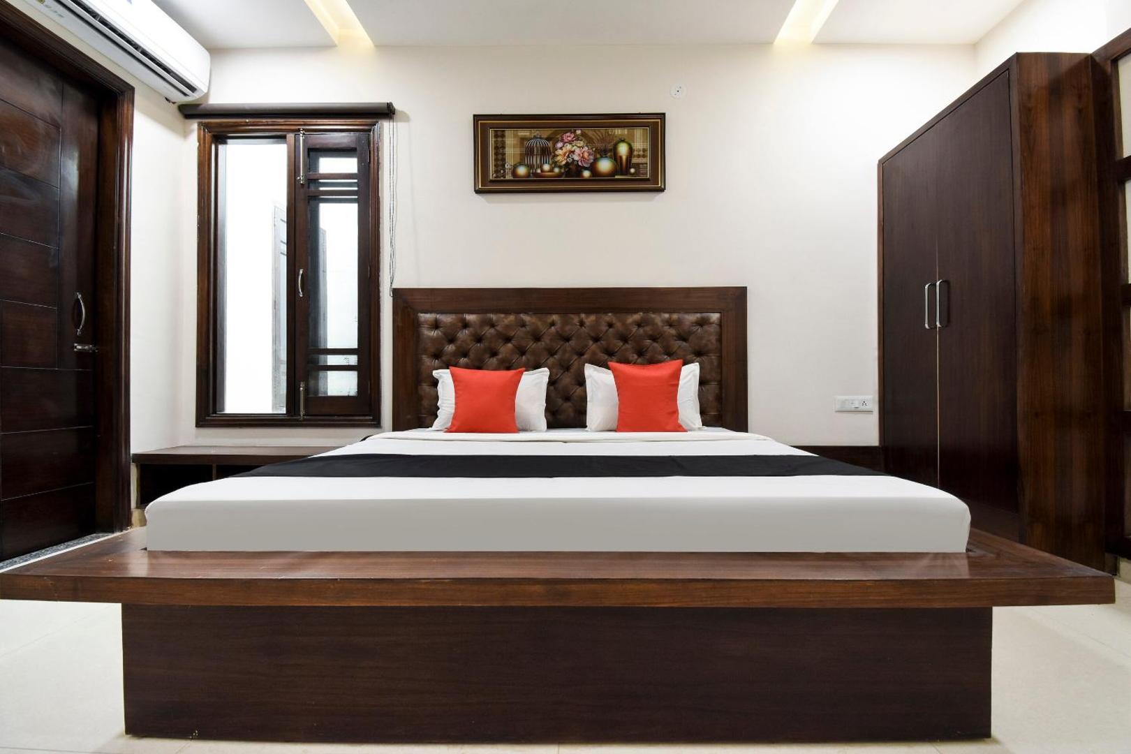 Hotel Avera by OYO Rooms