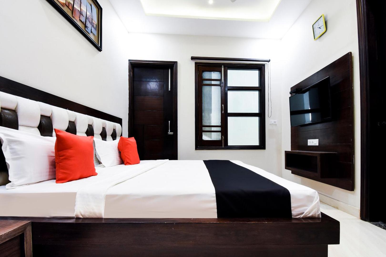 Hotel Avera by OYO Rooms