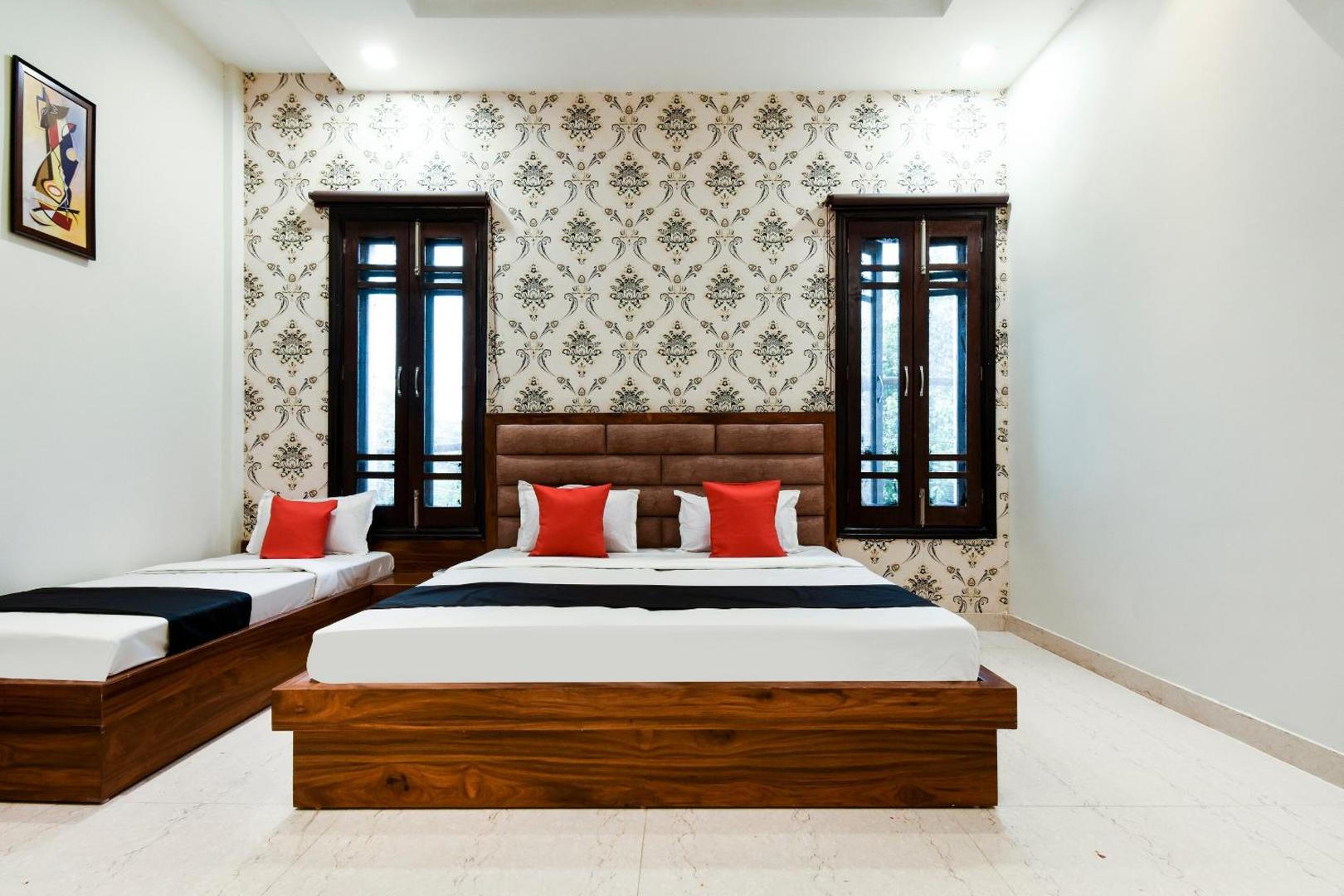 Hotel Avera by OYO Rooms