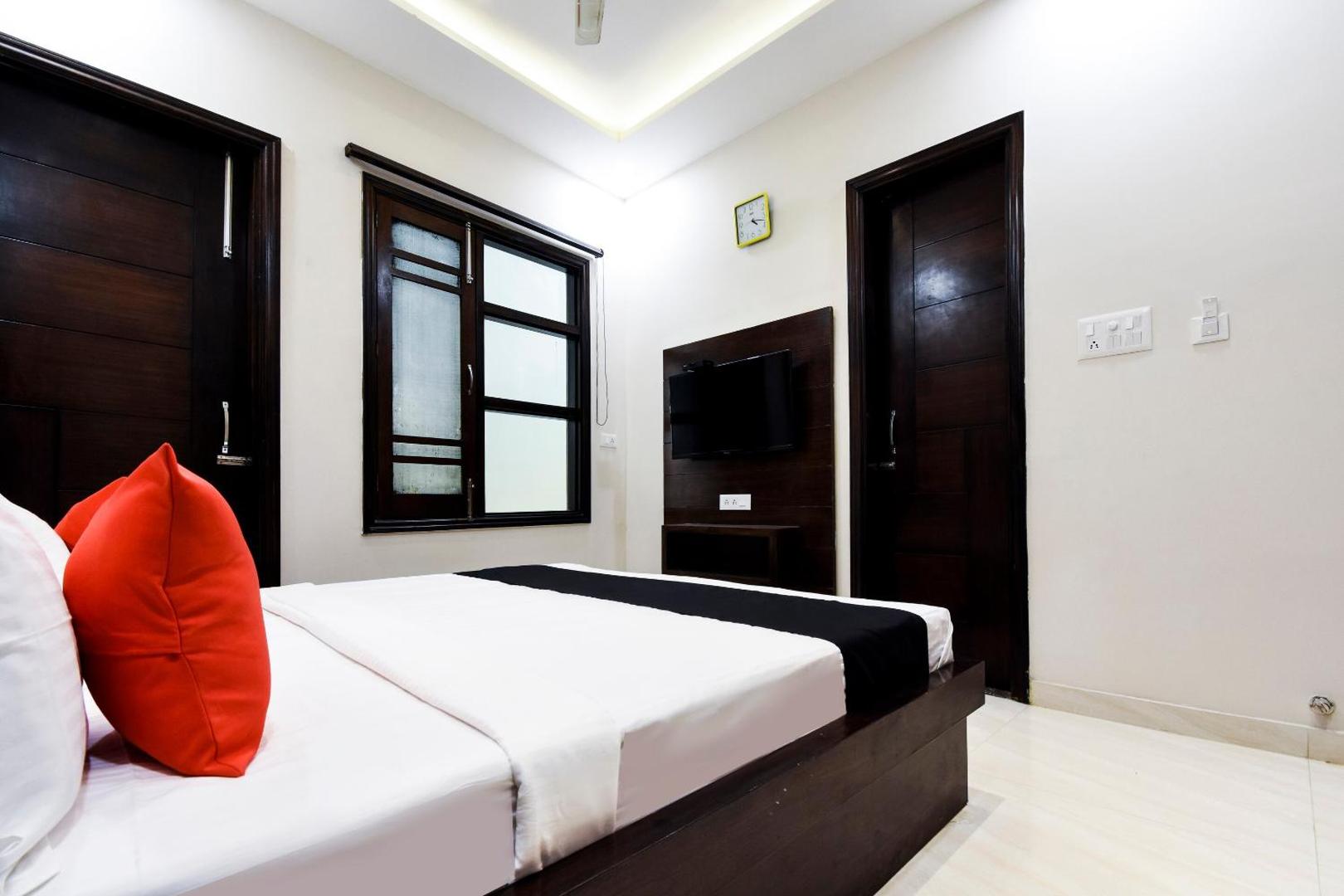 Hotel Avera by OYO Rooms