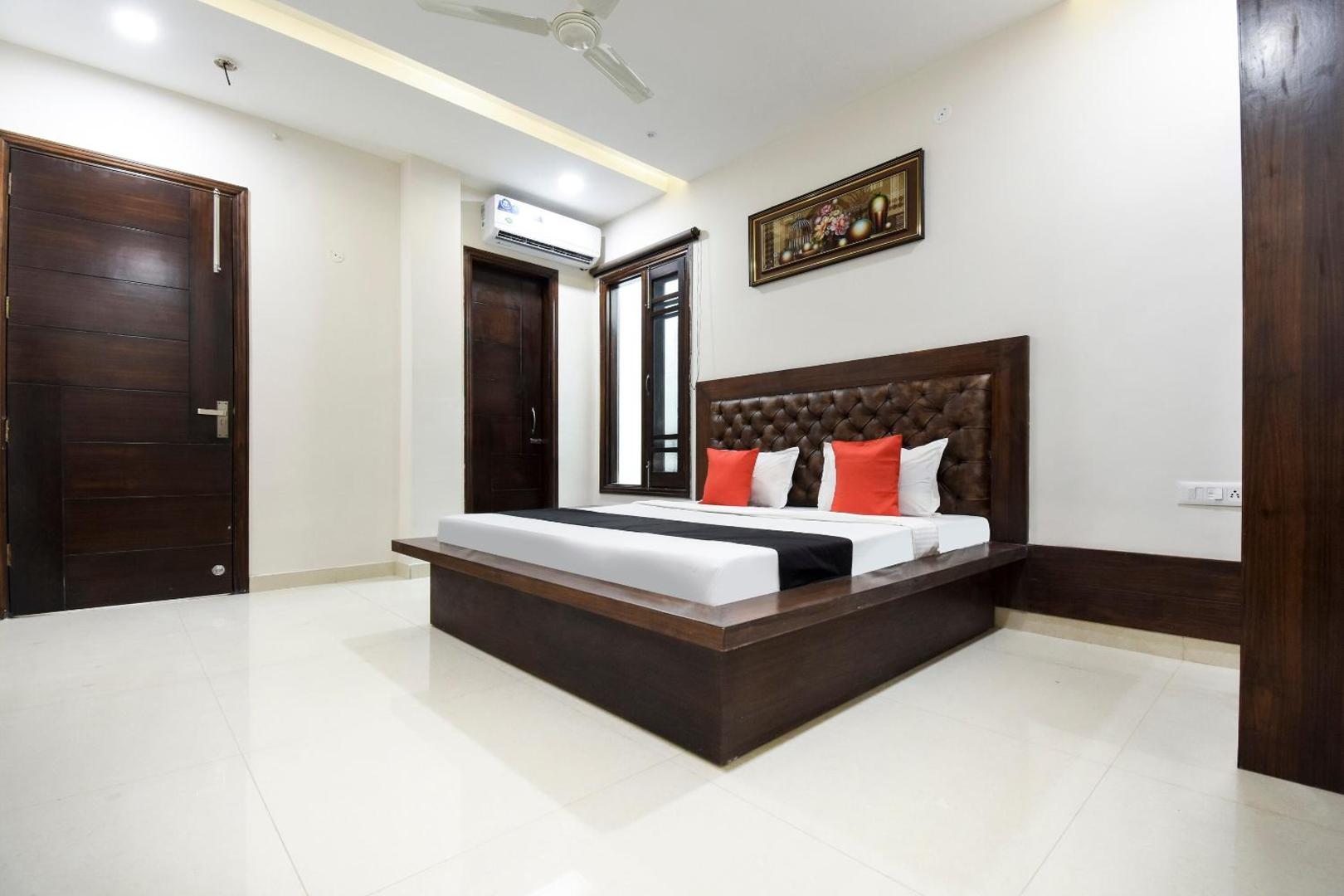 Hotel Avera by OYO Rooms