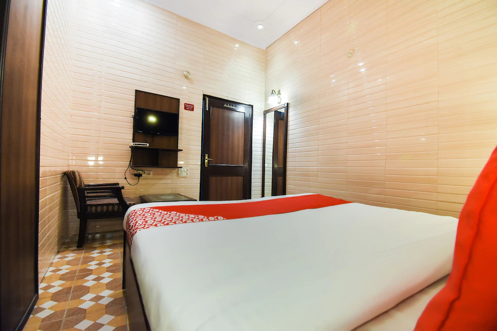 Hotel Holy City by OYO Rooms