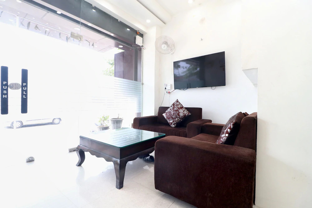 Hotel Livinn Hub By OYO Rooms