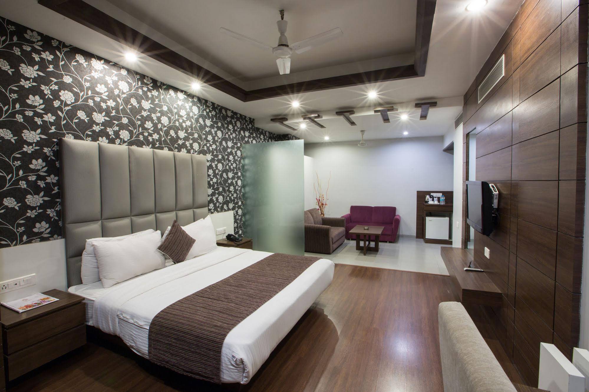 Hotel Narula's Aurrum
