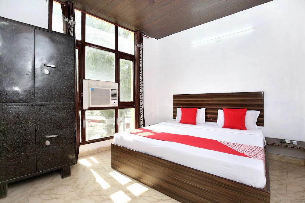 Royal Hotel And Restaurant By OYO Rooms