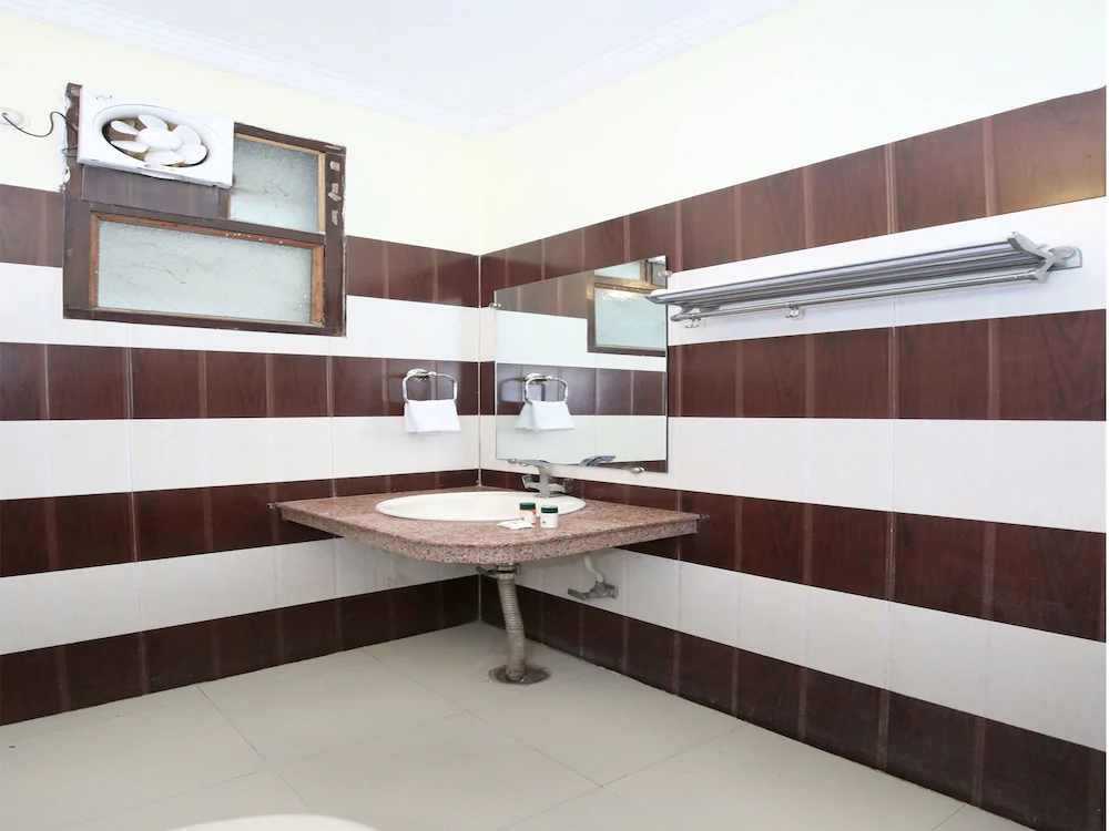 Trumpets Hotel by OYO Rooms