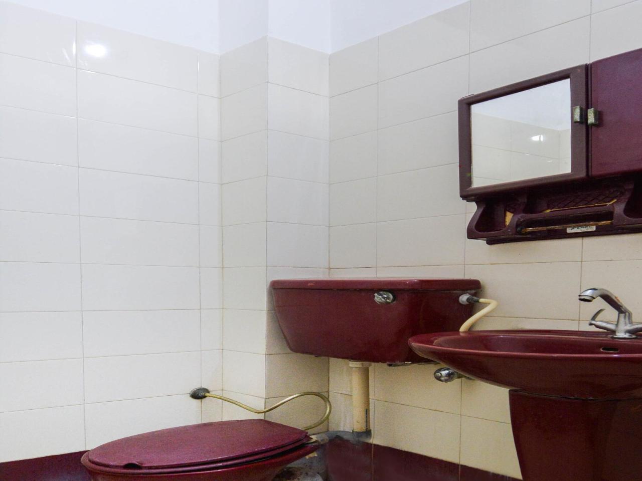 Hotel Decent by OYO Rooms