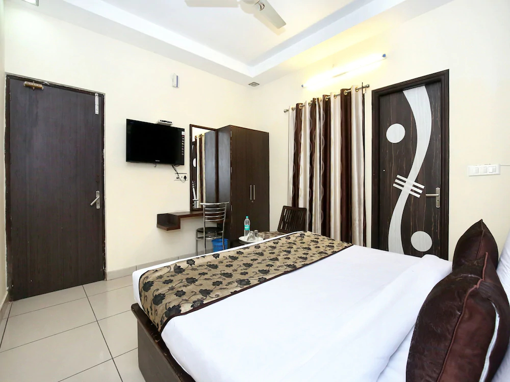 Hotel Golden Halo