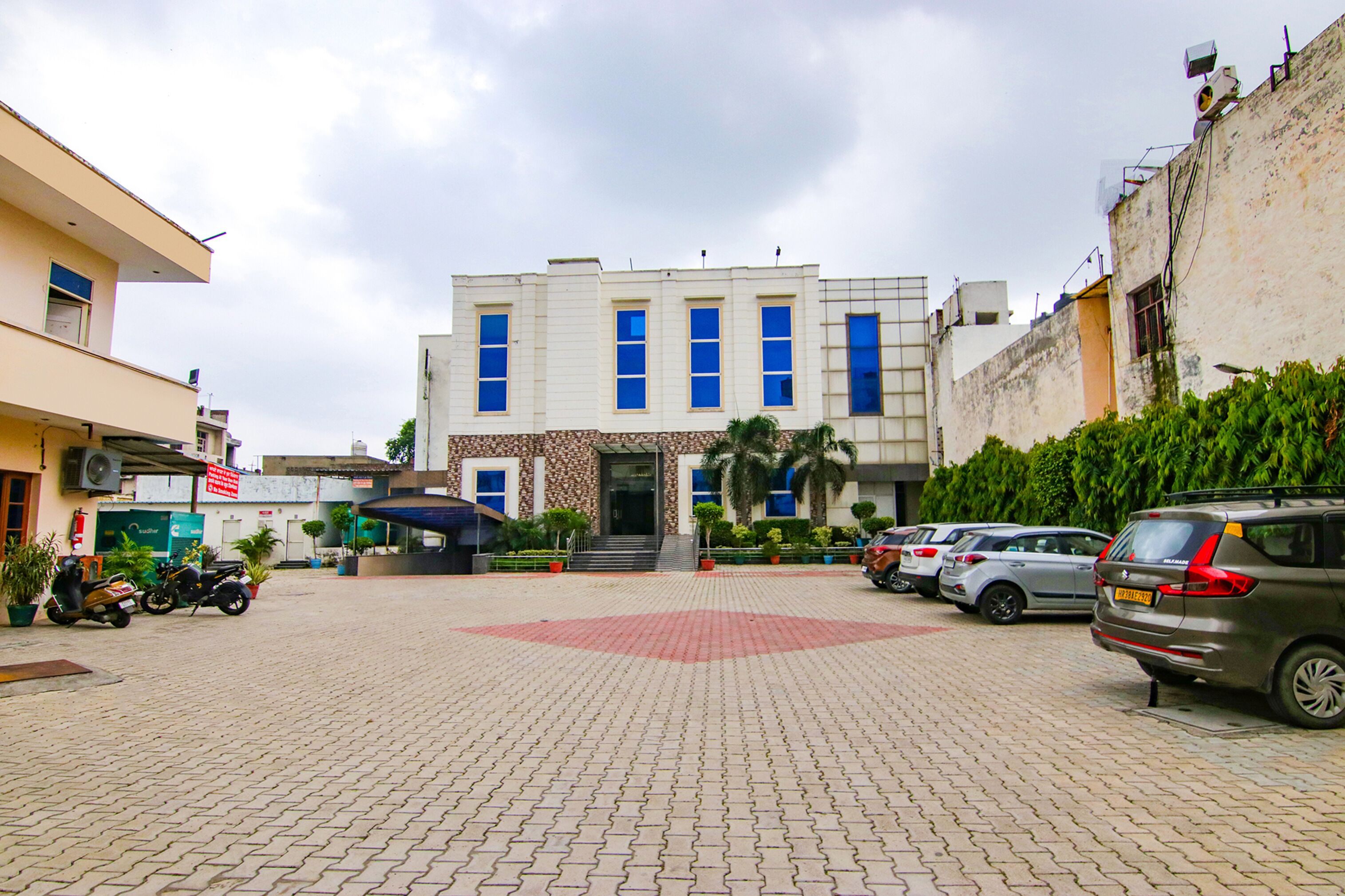 FabHotel Jalandhar Corporate Suites