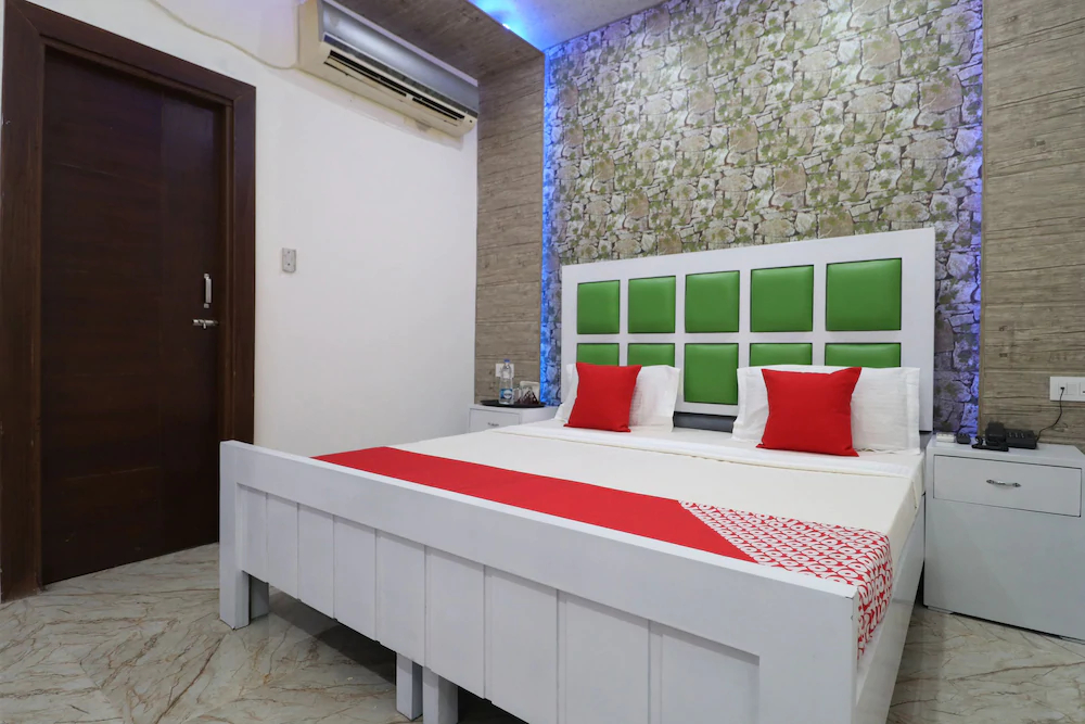 Hotel Bubbles By OYO Rooms