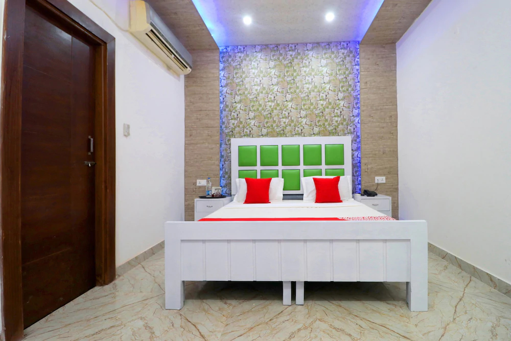 Hotel Bubbles By OYO Rooms