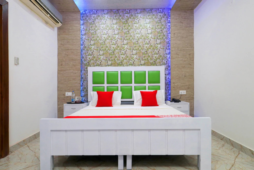 Hotel Bubbles By OYO Rooms