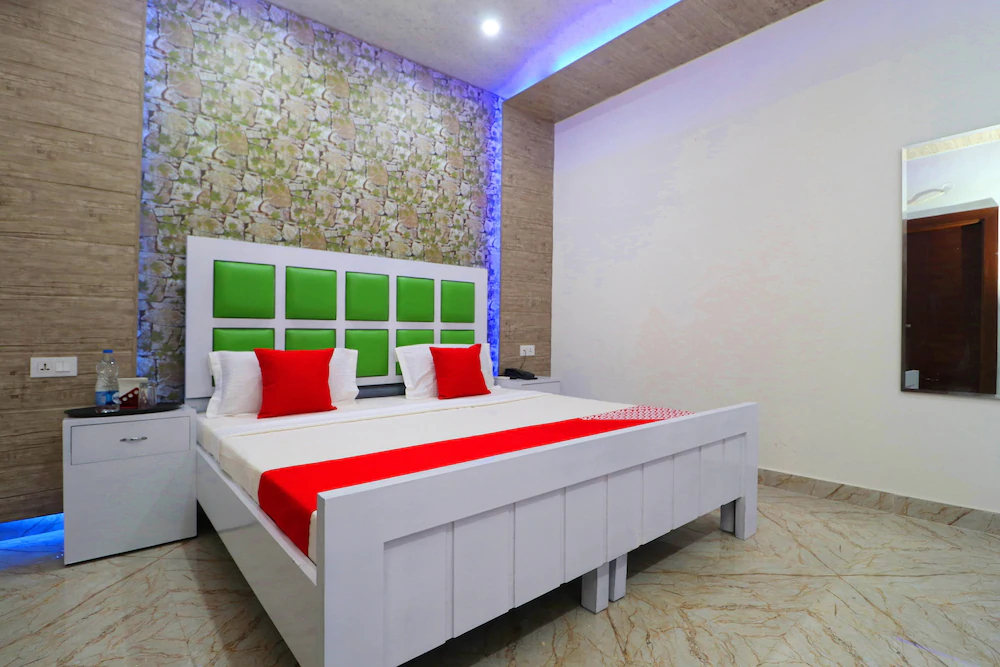 Hotel Bubbles By OYO Rooms