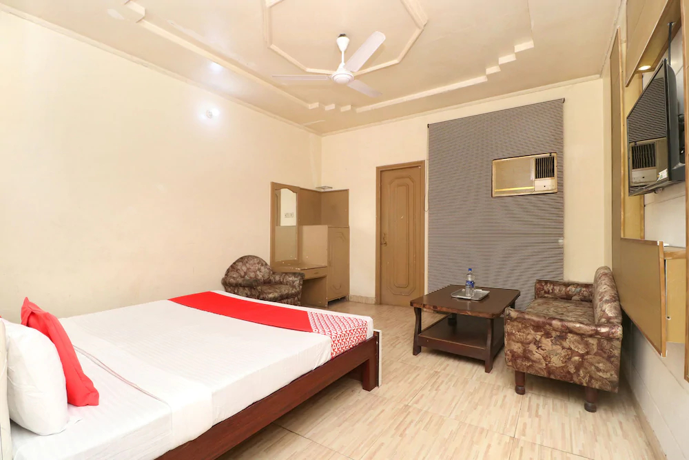 Hotel Gulshan by OYO Rooms