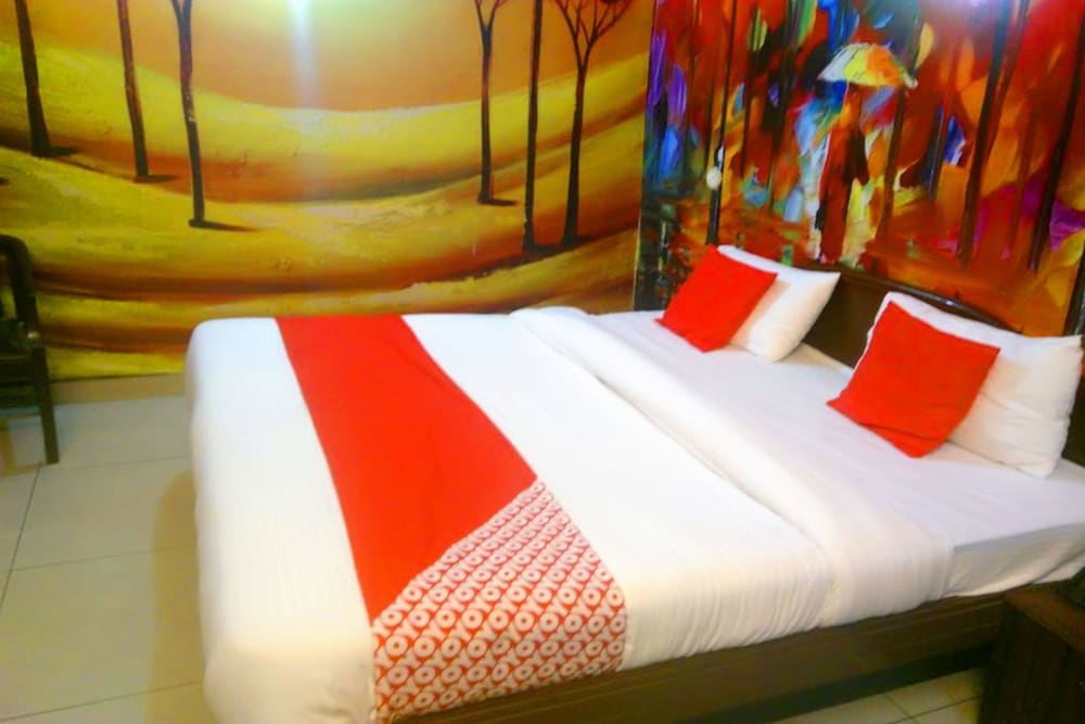 Hotel Max By OYO Rooms