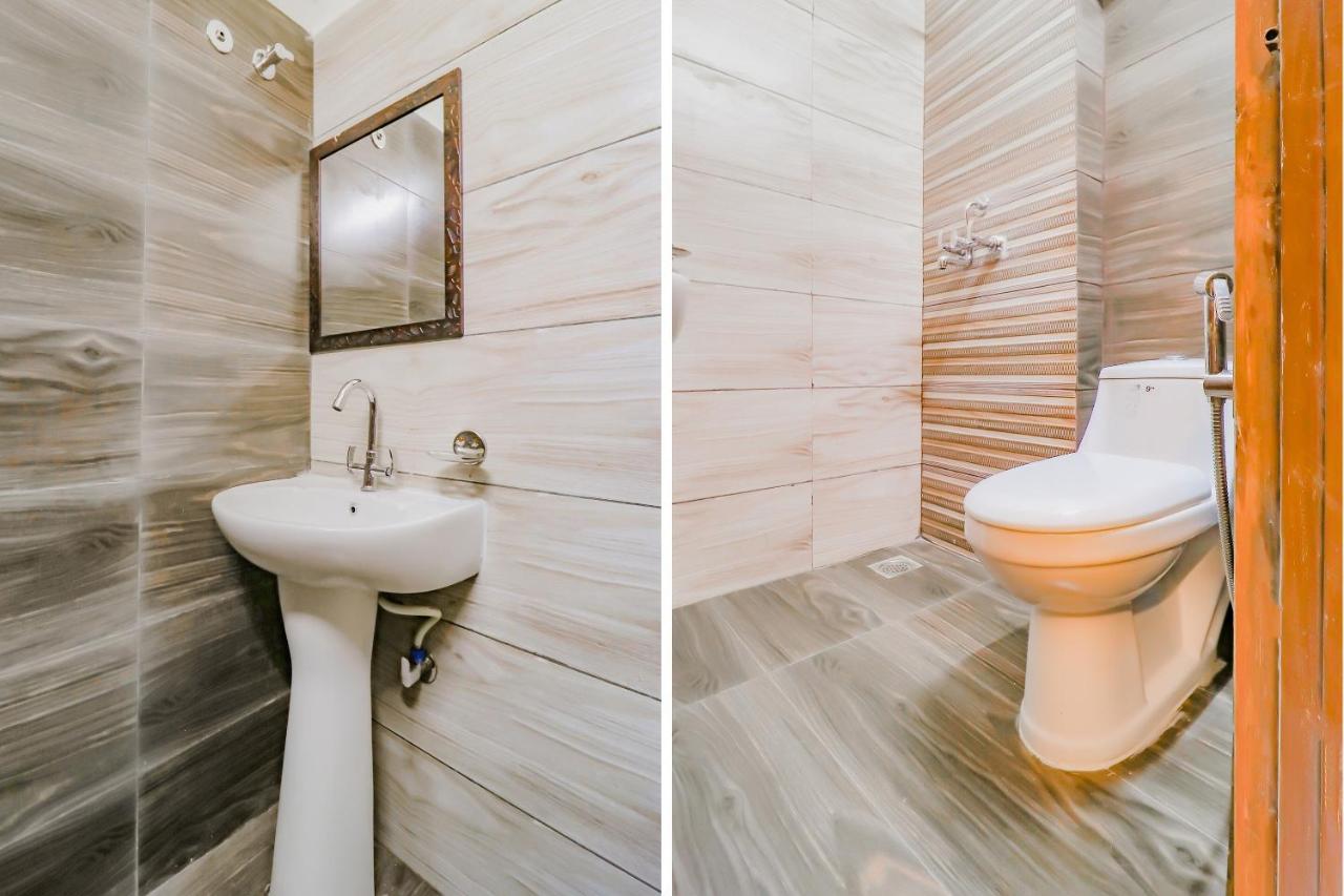 Hotel White Western by OYO Rooms