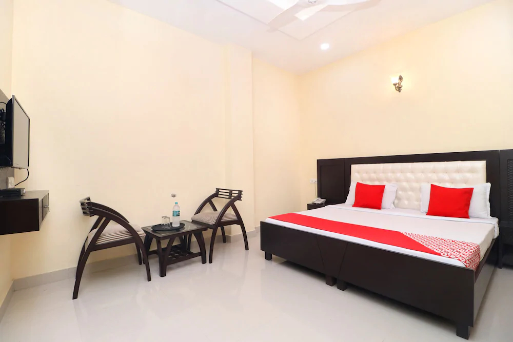 OYO 22012 Hotel B1