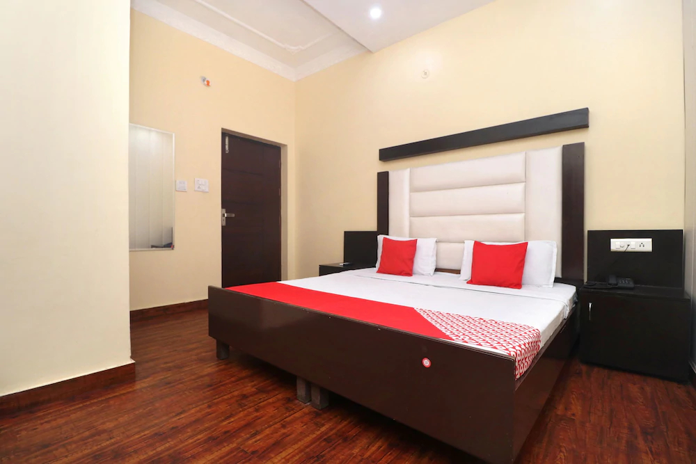 OYO 22012 Hotel B1
