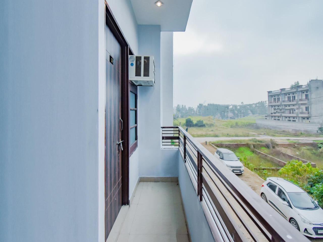 Hotel White House by OYO Rooms