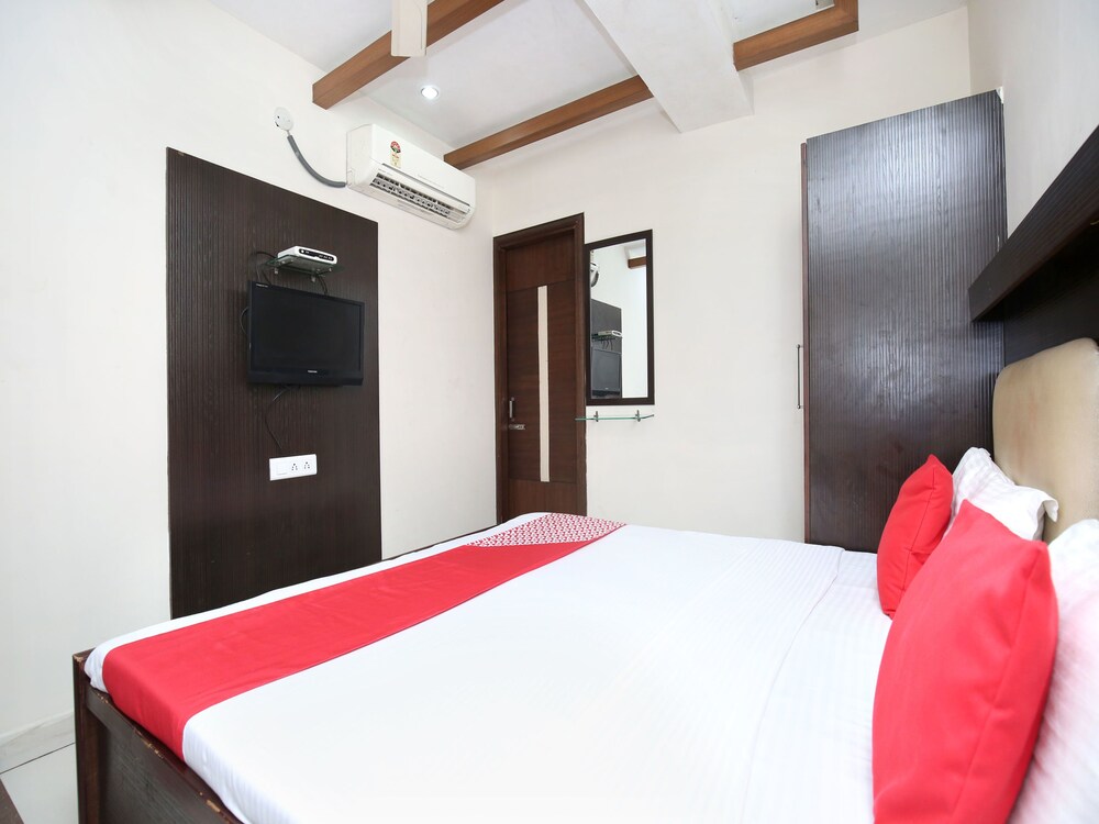 Hotel City Night by OYO Rooms