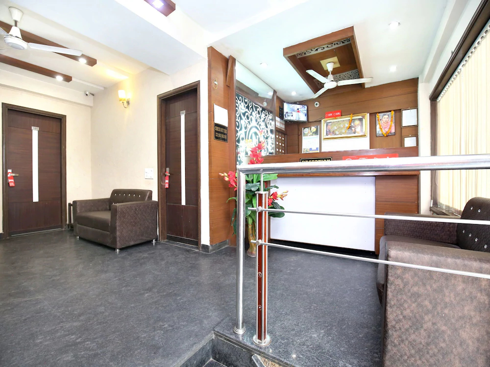 Hotel City Night by OYO Rooms