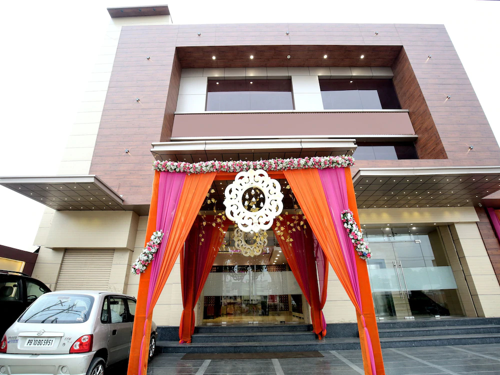 Hotel Grand M Lajjo By OYO Rooms