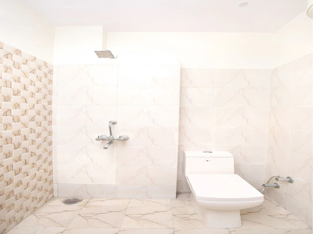 Hotel Grand M Lajjo By OYO Rooms